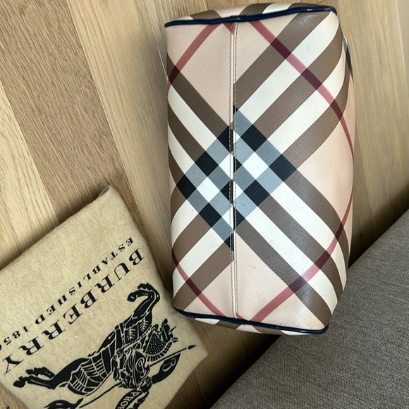 Nova check Burberry handbag - Picture 2 of 3